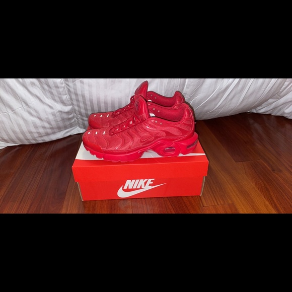 Nike Air Max Plus University Red (Tn) 7Y/40 EU/6 UK - Picture 3 of 4